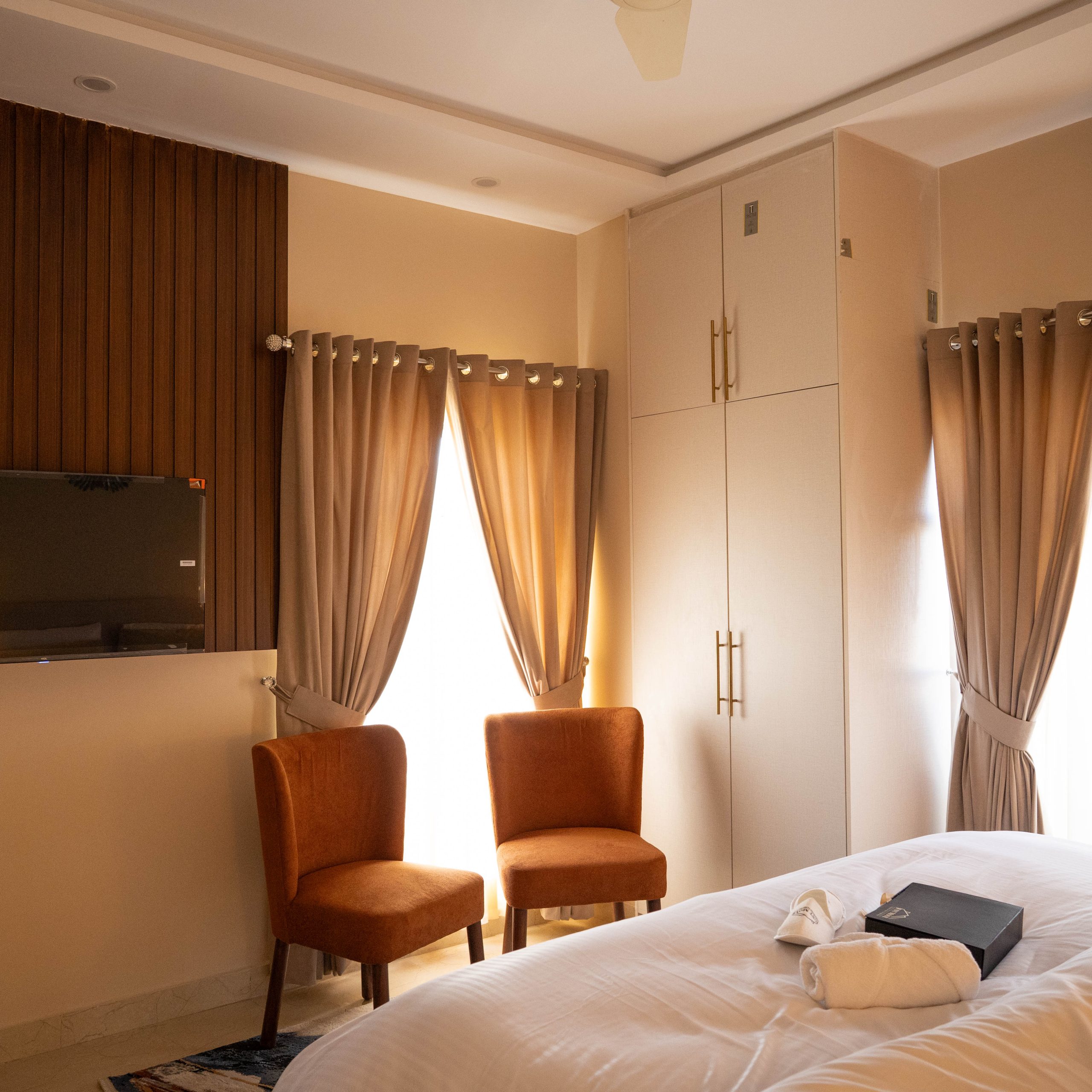 Executive 2BR, Near Airport